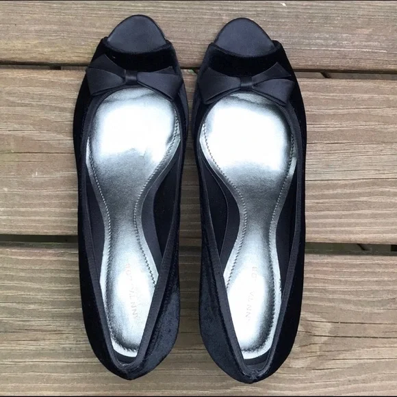 Ann Taylor Black Velvet Peep Toe Heels - Like New! - Picture 2 of 5